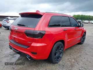 2017 Jeep Grand Cherokee SRT z VIN 1C4RJFDJXHC670370, wystawiony jako IAAI lot #41524965 z przebiegiem 87 276 mil mil oraz . Historia ofert i sprzedaży dostępna na DreamBid. Obrazek 4.