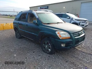 2006 Kia Sportage LX with VIN KNDJF723467183437, listed as a IAAI auction lot 42193429 with 186,114 mi miles and . Bid and sale history available at carsss.com. Image 1.