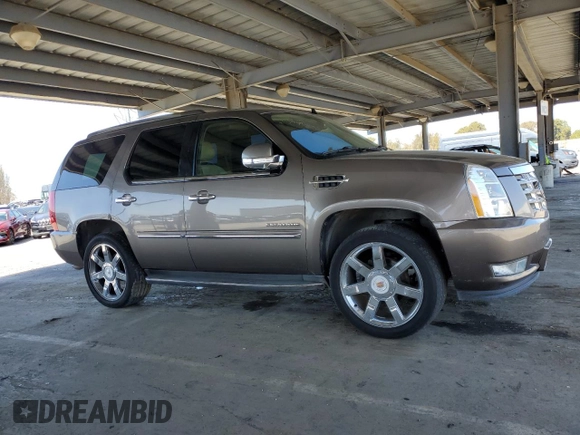 2012 Cadillac Escalade Luxury z VIN 1GYS4BEF1CR121362, wystawiony jako Copart lot #51871345 z przebiegiem 158 273 mil mil oraz Czysty tytuł • Clean title. Historia ofert i sprzedaży dostępna na DreamBid. Obrazek 4.