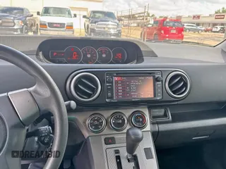 2014 Scion xB z VIN JTLZE4FE9EJ055412, wystawiony jako Copart lot #56695645 z przebiegiem 193 819 mil mil oraz Czysty tytuł • Clean title. Historia ofert i sprzedaży dostępna na DreamBid. Obrazek 9.