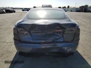 2022 Tesla Model S z VIN 5YJSA1E53NF462884, wystawiony jako Copart lot #62701915 z przebiegiem Nie podano mil oraz Szkoda całkowita • Salvage title. Historia ofert i sprzedaży dostępna na DreamBid. Obrazek 6.