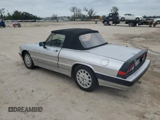 1990 Alfa Romeo Spider z VIN ZARBA12T0L6002373, wystawiony jako Copart lot #75362404 z przebiegiem 73 479 mil mil oraz Nie do naprawy • Non repairable. Historia ofert i sprzedaży dostępna na DreamBid. Obrazek 2.