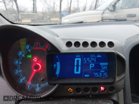 2013 Chevrolet Sonic LS z VIN 1G1JA6SH4D4244183, wystawiony jako IAAI lot #41467466 z przebiegiem 75 315 mil mil oraz . Historia ofert i sprzedaży dostępna na DreamBid. Obrazek 7.