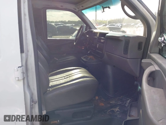 2006 Chevrolet Express Cargo Van with VIN 1GCGG25V161167660, listed as a IAAI auction lot 41902910 with 294,970 mi miles. Bid and sale history available at carsss.com. Image 5.
