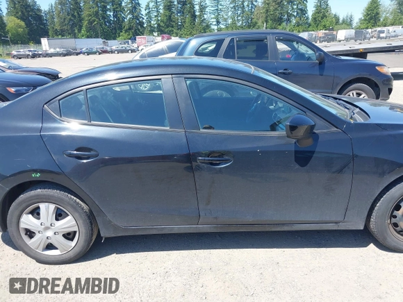 2015 Mazda 3 i Sport z VIN JM1BM1U74F1239306, wystawiony jako IAAI lot #42353133 z przebiegiem 150 051 mil mil oraz . Historia ofert i sprzedaży dostępna na DreamBid. Obrazek 13.