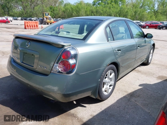 2005 Nissan Altima 2.5 S with VIN 1N4AL11D85C188734, listed as a IAAI auction lot 42064033 with 164,737 mi miles. Bid and sale history available at carsss.com. Image 4.