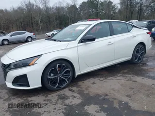 2023 Nissan Altima SR z VIN 1N4BL4CV2PN357441, wystawiony jako IAAI lot #41411612 z przebiegiem 47 507 mil mil oraz . Historia ofert i sprzedaży dostępna na DreamBid. Obrazek 17.