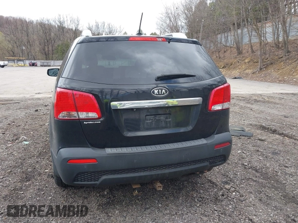 2013 Kia Sorento LX with VIN 5XYKTCA66DG417238, listed as a IAAI auction lot 41992513 with 166,134 mi miles. Bid and sale history available at carsss.com. Image 16.