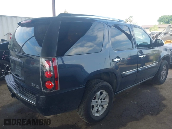 2008 GMC Yukon Denali z VIN 1GKFK638X8J140043, wystawiony jako IAAI lot #42039660 z przebiegiem 199 081 mil mil oraz . Historia ofert i sprzedaży dostępna na DreamBid. Obrazek 4.