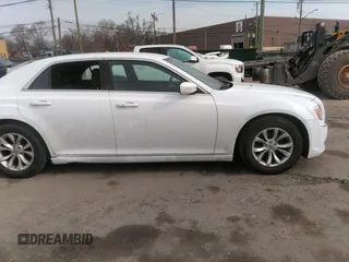 2014 Chrysler 300 z VIN 2C3CCAAGXEH171383, wystawiony jako IAAI lot #42006022 z przebiegiem 144 981 mil mil oraz . Historia ofert i sprzedaży dostępna na DreamBid. Obrazek 13.