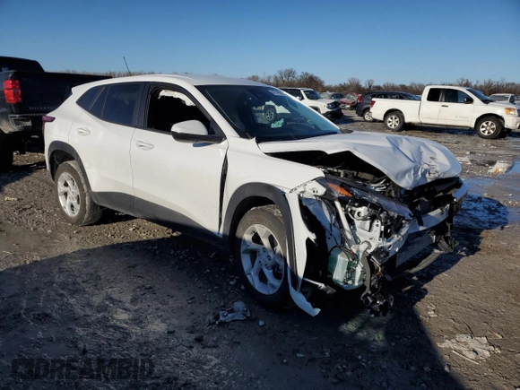 2025 Chevrolet Trax LS with VIN KL77LFEP9SC045001, listed as a Copart auction lot 42746215 with 16,184 mi miles and Salvage Title. Bid and sale history available at DreamBid. Image 4.