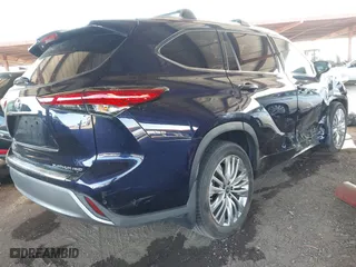 2022 Toyota Highlander Platinum with VIN 5TDFZRBH4NS234864, listed as a IAAI auction lot 41720207 with 23,460 mi miles. Bid and sale history available at carsss.com. Image 4.