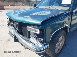 1999 Chevrolet Tahoe Z71 z VIN 1GNEK13R2XJ325602, wystawiony jako IAAI lot #41590107 z przebiegiem 204 611 mil mil oraz . Historia ofert i sprzedaży dostępna na DreamBid. Obrazek 6.