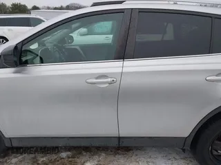 2015 Toyota RAV4 LE with VIN 2T3BFREV1FW242591, listed as a IAAI auction lot 41474610 with 107,577 mi miles. Bid and sale history available at carsss.com. Image 14.
