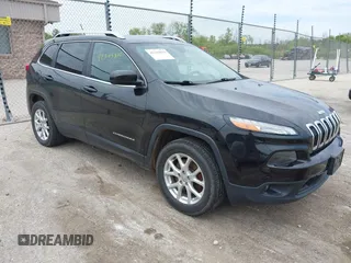 2015 Jeep Cherokee Latitude z VIN 1C4PJMCB5FW514240, wystawiony jako IAAI lot #42343815 z przebiegiem 114 722 mil mil oraz . Historia ofert i sprzedaży dostępna na DreamBid. Obrazek 1.