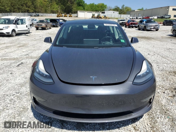 2019 Tesla Model 3 Mid Range z VIN 5YJ3E1EA7KF397524, wystawiony jako Copart lot #52696585 z przebiegiem 82 995 mil mil oraz Szkoda całkowita • Salvage title. Historia ofert i sprzedaży dostępna na DreamBid. Obrazek 5.