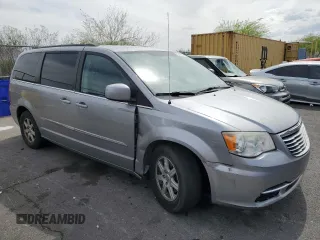 2013 Chrysler Town & Country Touring z VIN 2C4RC1BG0DR630188, wystawiony jako Copart lot #53320815 z przebiegiem 115 026 mil mil oraz Szkoda całkowita • Salvage title. Historia ofert i sprzedaży dostępna na DreamBid. Obrazek 4.