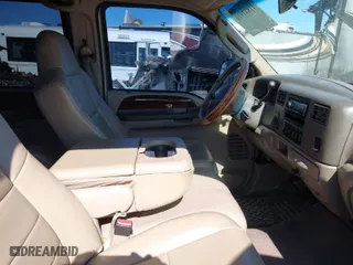 2004 Ford Super Duty F-250 XL with VIN 1FTNW21P44EC72300, listed as a IAAI auction lot 41841910 with 211,503 mi miles. Bid and sale history available at carsss.com. Image 5.