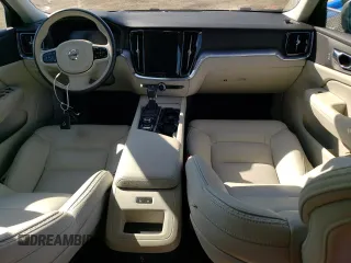 2020 Volvo V60 z VIN YV4102WK7L1038975, wystawiony jako Copart lot #65404633 z przebiegiem 27 633 mil mil oraz . Historia ofert i sprzedaży dostępna na DreamBid. Obrazek 8.