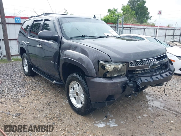 2010 Chevrolet Tahoe LT z VIN 1GNUKBE03AR221483, wystawiony jako IAAI lot #42157016 z przebiegiem 233 193 mil mil oraz . Historia ofert i sprzedaży dostępna na DreamBid. Obrazek 1.