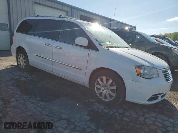 2015 Chrysler Town & Country Touring with VIN 2C4RC1BG5FR514102, listed as a Copart auction lot 55824025 with 200,969 mi miles and Clean Title. Bid and sale history available at DreamBid. Image 4.