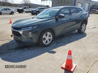 2025 Chevrolet Trax LS with VIN KL77LFEPXSC140182, listed as a Copart auction lot 48128015 with 12,487 mi miles and Salvage Title. Bid and sale history available at DreamBid. Image 1.