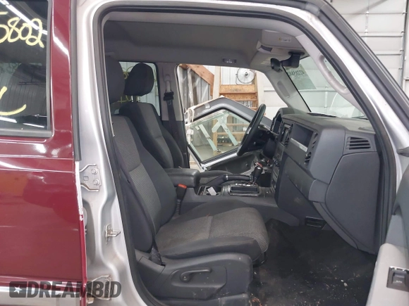 2010 Jeep Commander Sport с VIN 1J4RG4GK6AC140856, выставлен на аукционе IAAI как лот 42285802 с пробегом 247 830 миль миль и . История ставок и продаж доступна на DreamBid. Изображение 5.