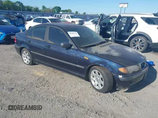 2004 BMW 3 Series 325i with VIN WBAET374X4NJ95019, listed as a IAAI auction lot 42008229 with 1 mi miles. Bid and sale history available at carsss.com. Image 1.