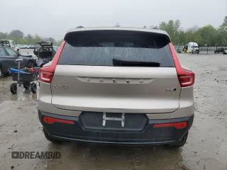 2023 Volvo XC40 Plus Dark Theme с VIN YV4L12UL1P2938143, выставлен на аукционе Copart как лот 55974655 с пробегом 18 336 миль миль и Списание • Salvage title. История ставок и продаж доступна на DreamBid. Изображение 6.