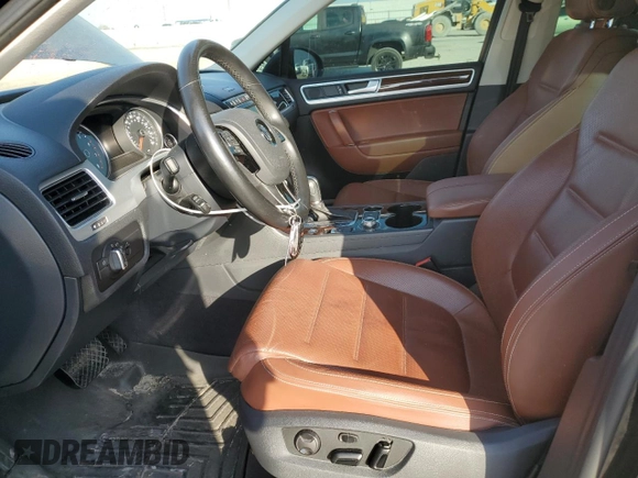 2016 Volkswagen Touareg Sport with VIN WVGEF9BP7GD010767, listed as a Copart auction lot 44782585 with 125,970 mi miles and Salvage Title. Bid and sale history available at DreamBid. Image 7.