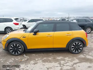 2016 MINI Cooper Hardtop 4 Door S with VIN WMWXU3C58G2B63277, listed as a IAAI auction lot 41566817 with 98,195 mi miles. Bid and sale history available at carsss.com. Image 14.