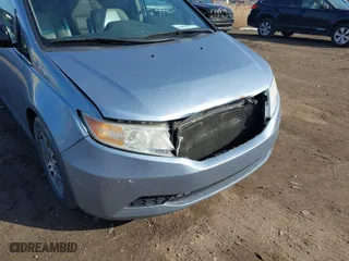 2011 Honda Odyssey EX-L with VIN 5FNRL5H68BB029724, listed as a IAAI auction lot 41854698 with 171,600 mi miles. Bid and sale history available at carsss.com. Image 6.