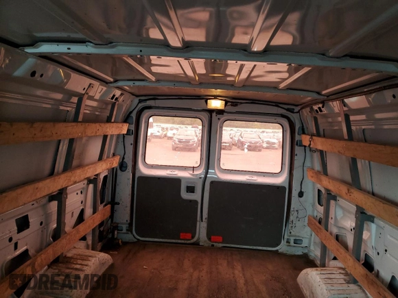 2013 Ford Econoline Cargo Commercial z VIN 1FTNE2EW6DDA80208, wystawiony jako Copart lot #57355035 z przebiegiem 260 858 mil mil oraz Czysty tytuł • Clean title. Historia ofert i sprzedaży dostępna na DreamBid. Obrazek 10.