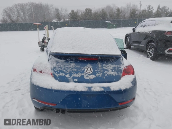 2019 Volkswagen Beetle S с VIN 3VWFD7ATXKM719544, выставлен на аукционе IAAI как лот 41565506 с пробегом 21 734 миль миль и . История ставок и продаж доступна на DreamBid. Изображение 16.