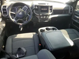 2022 Ram 2500 Big Horn z VIN 3C6UR5ML2NG183873, wystawiony jako Copart lot #66753104 z przebiegiem 33 093 mil mil oraz Szkoda całkowita • Salvage title. Historia ofert i sprzedaży dostępna na DreamBid. Obrazek 8.