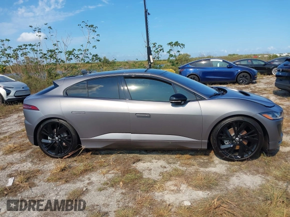 2024 Jaguar I-PACE R-Dynamic HSE with VIN SADHM2S12R1634818, listed as a IAAI auction lot 40531501 with 1 mi miles. Bid and sale history available at carsss.com. Image 13.