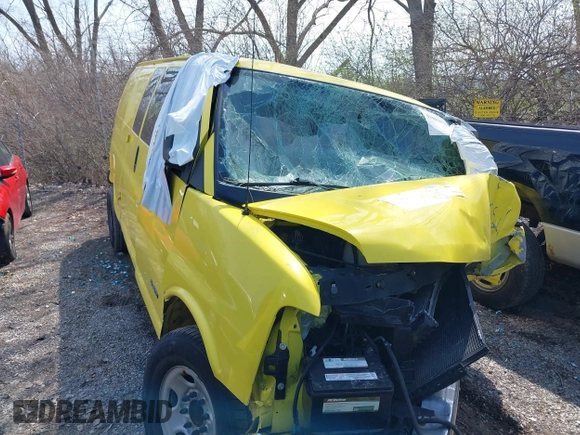 2005 Chevrolet Express Cargo with VIN 1GCHG39U151209822, listed as a IAAI auction lot 41889072 with Not provided miles and . Bid and sale history available at DreamBid. Image 19.