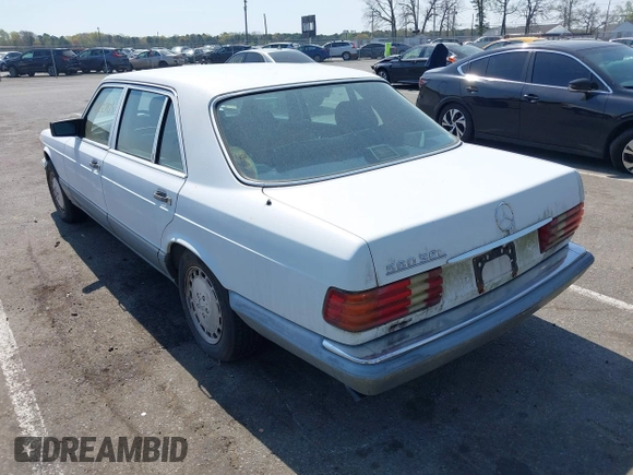1988 Mercedes-Benz 560 with VIN WDBCA39DXJA420974, listed as a IAAI auction lot 42122073 with 113,273 mi miles and . Bid and sale history available at DreamBid. Image 3.
