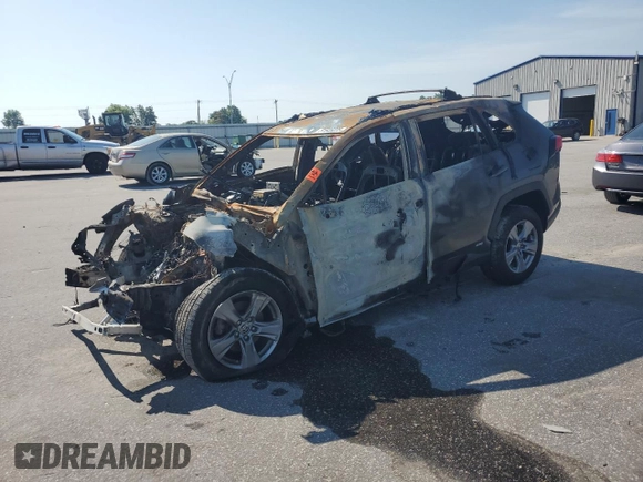 2022 Toyota RAV4 Hybrid XLE z VIN 4T3RWRFV6NU082400, wystawiony jako Copart lot #61646035 z przebiegiem Nie podano mil oraz Szkoda całkowita • Salvage title. Historia ofert i sprzedaży dostępna na DreamBid. Obrazek 1.