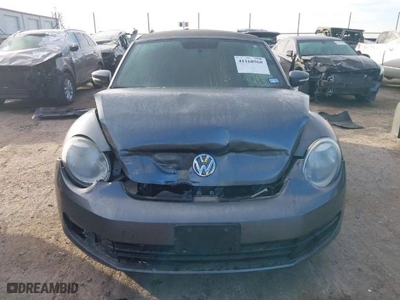 2013 Volkswagen Beetle Convertible 2.5L with VIN 3VW5X7AT3DM811083, listed as a IAAI auction lot 41168960 with 116,210 mi miles. Bid and sale history available at carsss.com. Image 12.