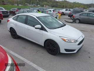 2017 Ford Focus SE z VIN 1FADP3F26HL233226, wystawiony jako IAAI lot #42004148 z przebiegiem 75 180 mil mil oraz . Historia ofert i sprzedaży dostępna na DreamBid. Obrazek 1.