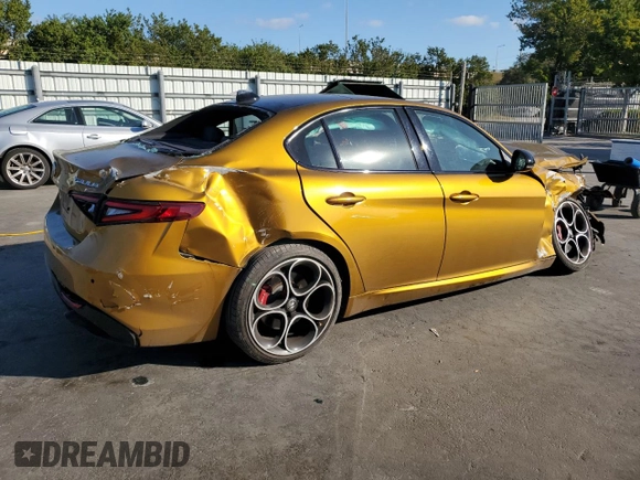 2023 Alfa Romeo Giulia Veloce z VIN ZARFAMBN9P7668555, wystawiony jako Copart lot #82284124 z przebiegiem 14 296 mil mil oraz Nie do naprawy. Historia ofert i sprzedaży dostępna na DreamBid. Obrazek 3.