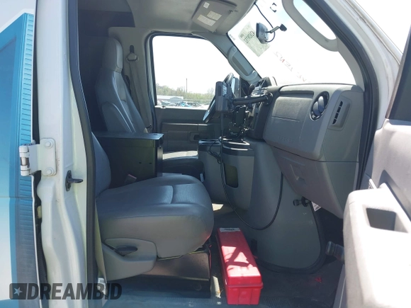2014 Ford Econoline Cargo Commercial with VIN 1FTNE1EL7EDB06431, listed as a IAAI auction lot 42028232 with 175,707 mi miles. Bid and sale history available at carsss.com. Image 5.