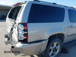 2007 Chevrolet Suburban LTZ z VIN 3GNFC16J57G103628, wystawiony jako IAAI lot #42373026 z przebiegiem 293 570 mil mil oraz . Historia ofert i sprzedaży dostępna na DreamBid. Obrazek 20.