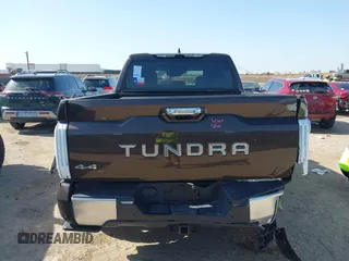 2024 Toyota Tundra Limited z VIN 5TFJA5DB9RX156634, wystawiony jako IAAI lot #41999055 z przebiegiem 29 692 mil mil oraz . Historia ofert i sprzedaży dostępna na DreamBid. Obrazek 16.