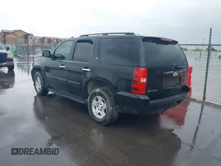 2007 Chevrolet Tahoe LS z VIN 1GNFC13C77R381209, wystawiony jako IAAI lot #41951832 z przebiegiem 145 205 mil mil oraz . Historia ofert i sprzedaży dostępna na DreamBid. Obrazek 3.