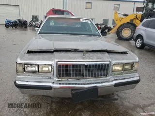 1991 Mercury Grand Marquis z VIN 2MECM75F9MX641760, wystawiony jako Copart lot #59421315 z przebiegiem 47 764 mil mil oraz Czysty tytuł • Clean title. Historia ofert i sprzedaży dostępna na DreamBid. Obrazek 5.