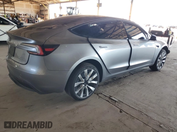 2025 Tesla Model 3 Long Range z VIN 5YJ3E1EB6SF935588, wystawiony jako Copart lot #54360605 z przebiegiem Nie podano mil oraz Szkoda całkowita • Salvage title. Historia ofert i sprzedaży dostępna na DreamBid. Obrazek 3.