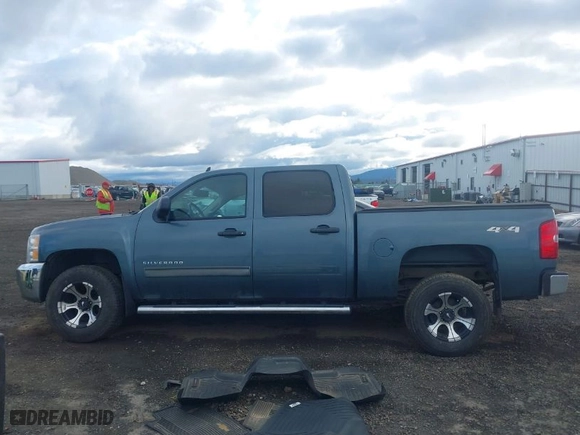 2012 Chevrolet Silverado 1500 LT with VIN 1GCPKSE74CF123098, listed as a IAAI auction lot 41852132 with 146,463 mi miles. Bid and sale history available at carsss.com. Image 14.