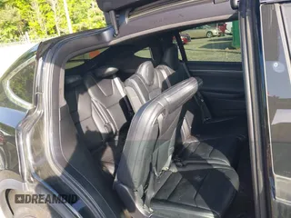 2017 Tesla Model X 90D z VIN 5YJXCAE29HF078571, wystawiony jako IAAI lot #42050041 z przebiegiem 216 874 mil mil oraz . Historia ofert i sprzedaży dostępna na DreamBid. Obrazek 8.